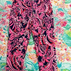 Lilly Pulitzer corso size 8 Vibrant Pink and Navy Patterned Pants
